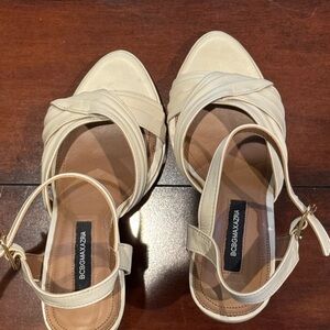 BCBGMaxAzria Elegant Cream Sandals, Ravil crisscross. SZ 7.5 . Used